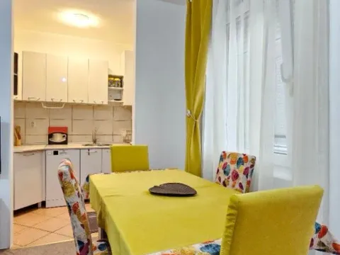 Izdavanje, dvosoban stan, 65m², Blok 9, Podgorica - image 2