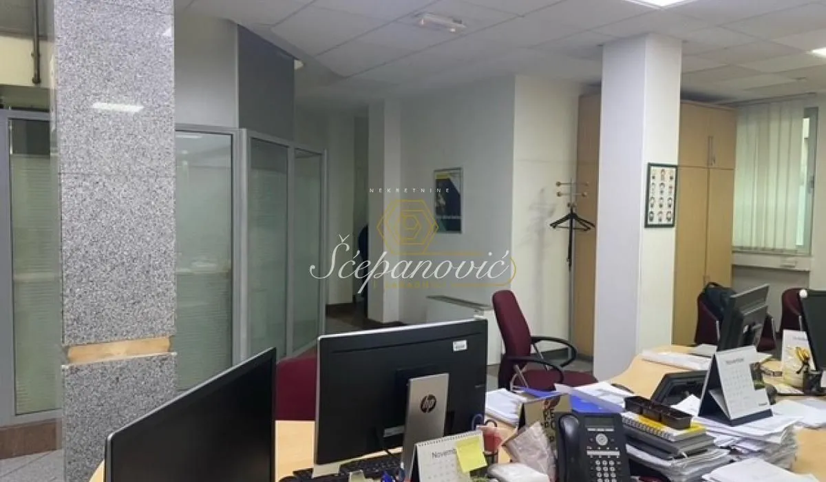 Rent, office space, 353m², Bulevar Oslobodjenja, Novi Sad Sve Podlokacije