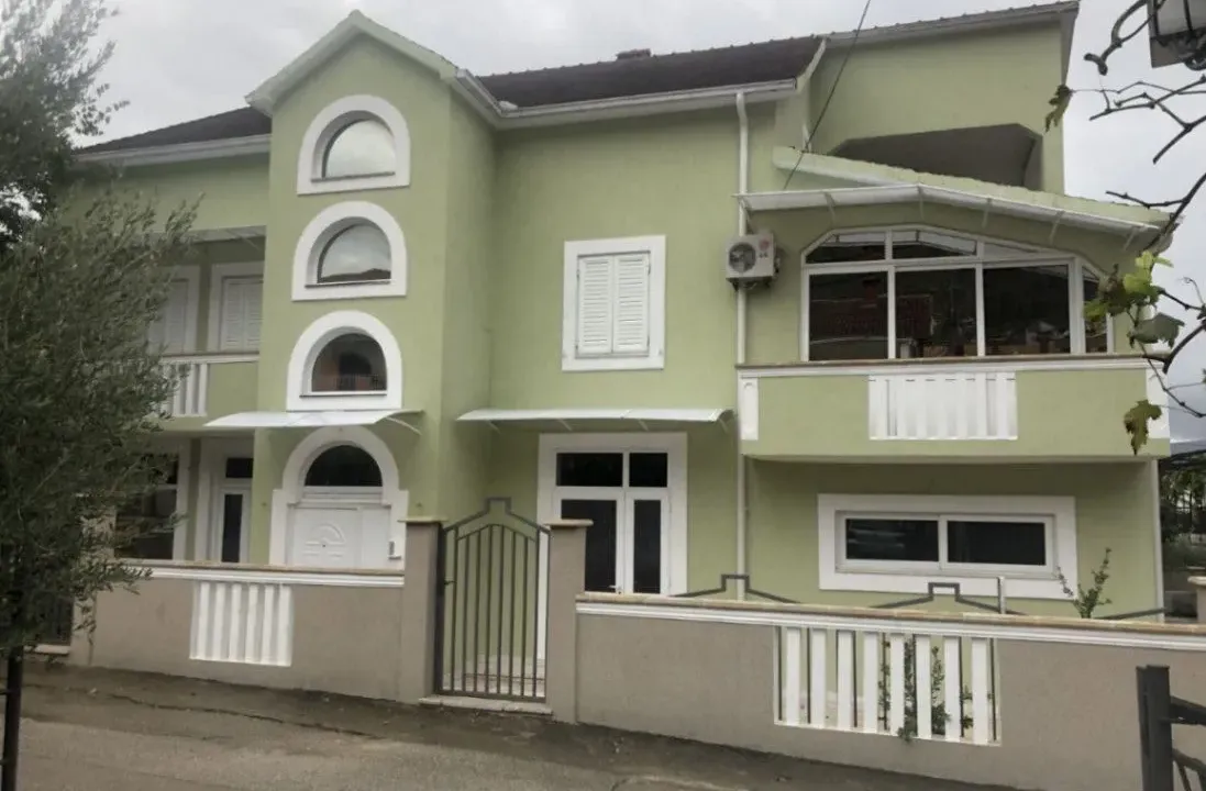 Rent, four bedroom apartment, 130m², Kalimanj, Tivat