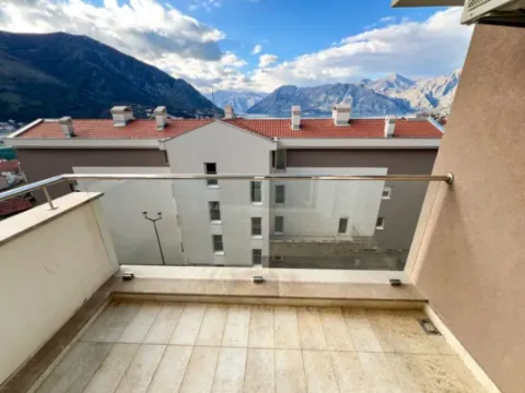 Sale, two bedroom apartment, 62m², Dobrota, Kotor - image 13