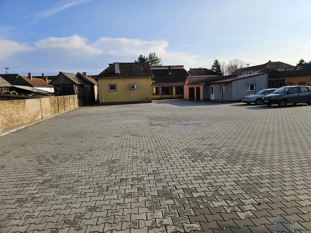 Rent, office space, 465m², Centar, Stara Pazova