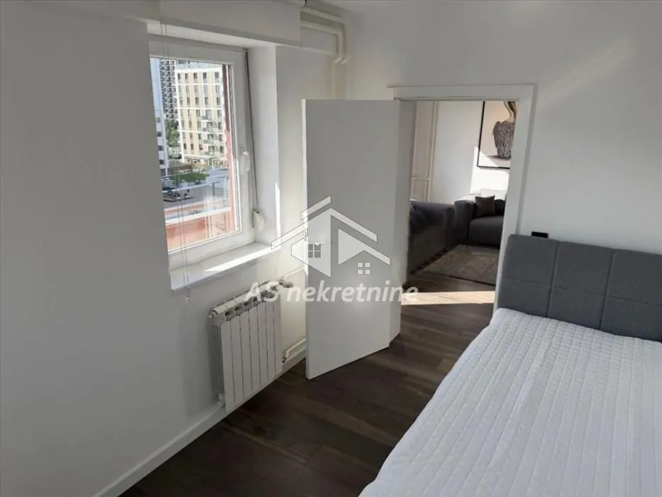 Rent, four bedroom apartment, 80m², Savski Venac, Beograd
