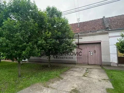 Sale, house, 277m², Bingula, Šid