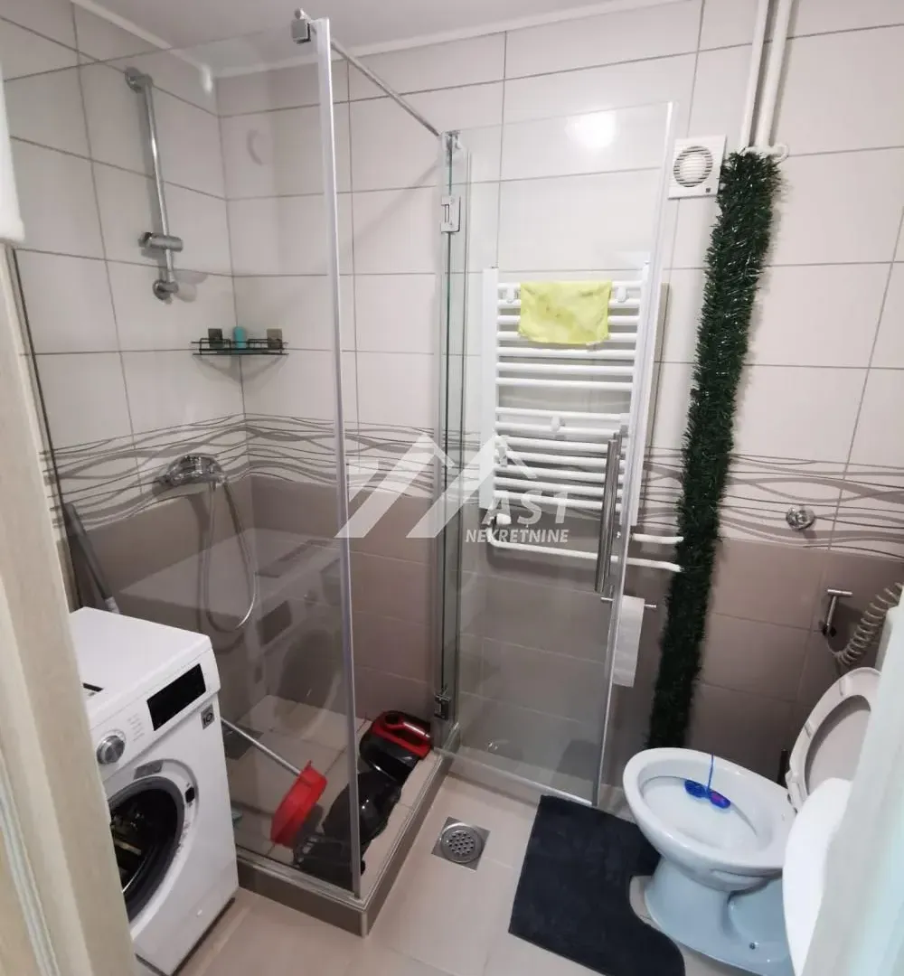 Izdavanje, jednosoban stan, 41m², Rotkvarija, Novi Sad Sve Podlokacije