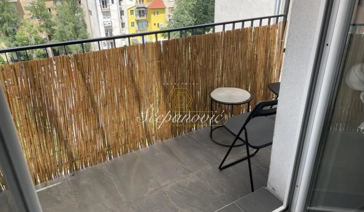 Prodaja, četvorosoban stan, 78m², Centar, Novi Sad