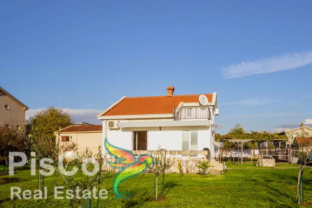 Izdavanje, kuća, 100m², Gornja Gorica, Podgorica