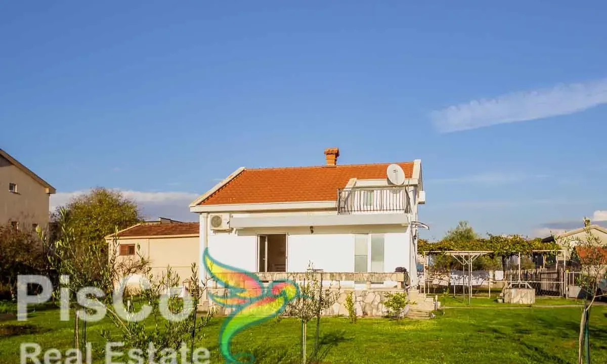 Izdavanje, kuća, 100m², Gornja Gorica, Podgorica