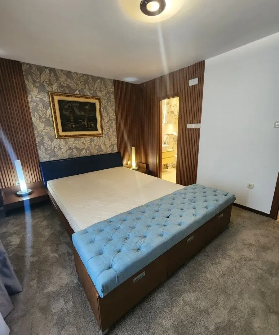 Izdavanje, trosoban stan, 215m², Gorica C, Podgorica
