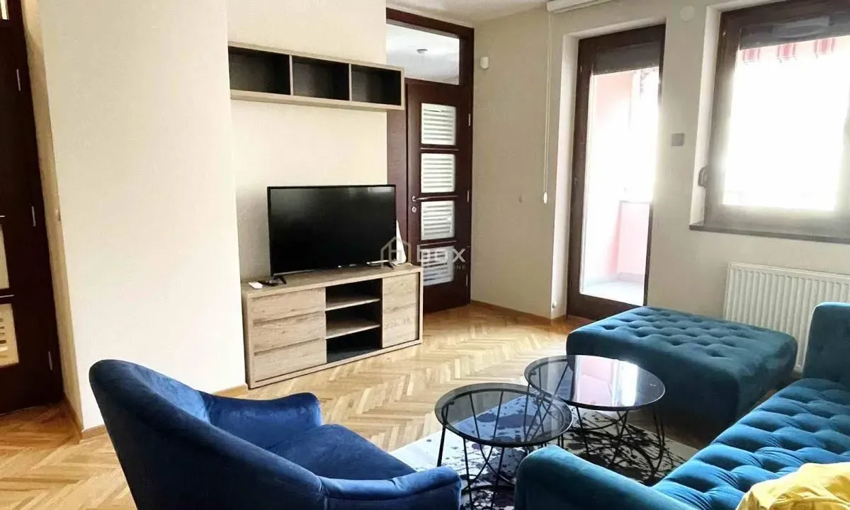 Izdavanje, trosoban stan, 85m², Niš, Srbija