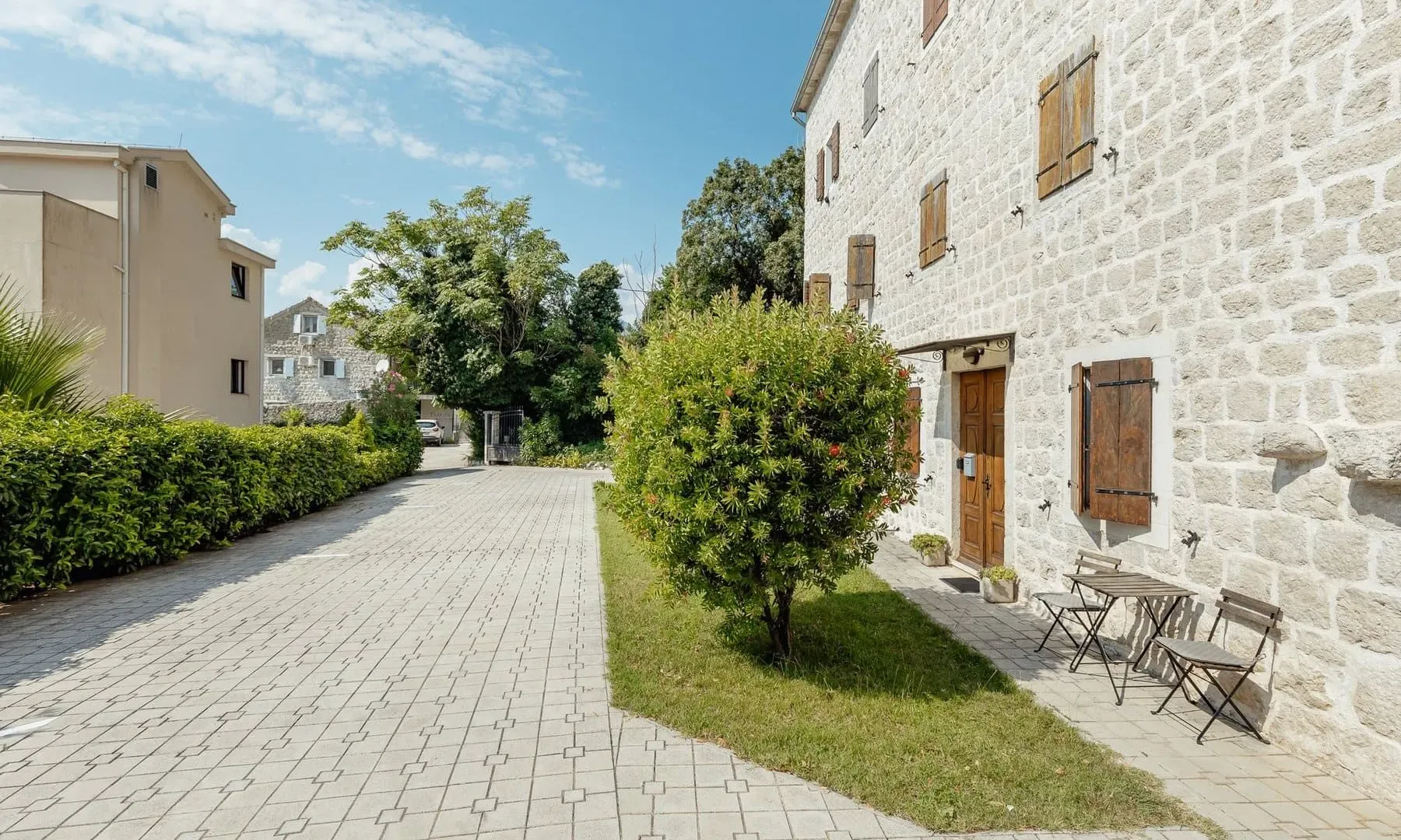 Prodaja, dvosoban stan, 82m², Dobrota, Kotor