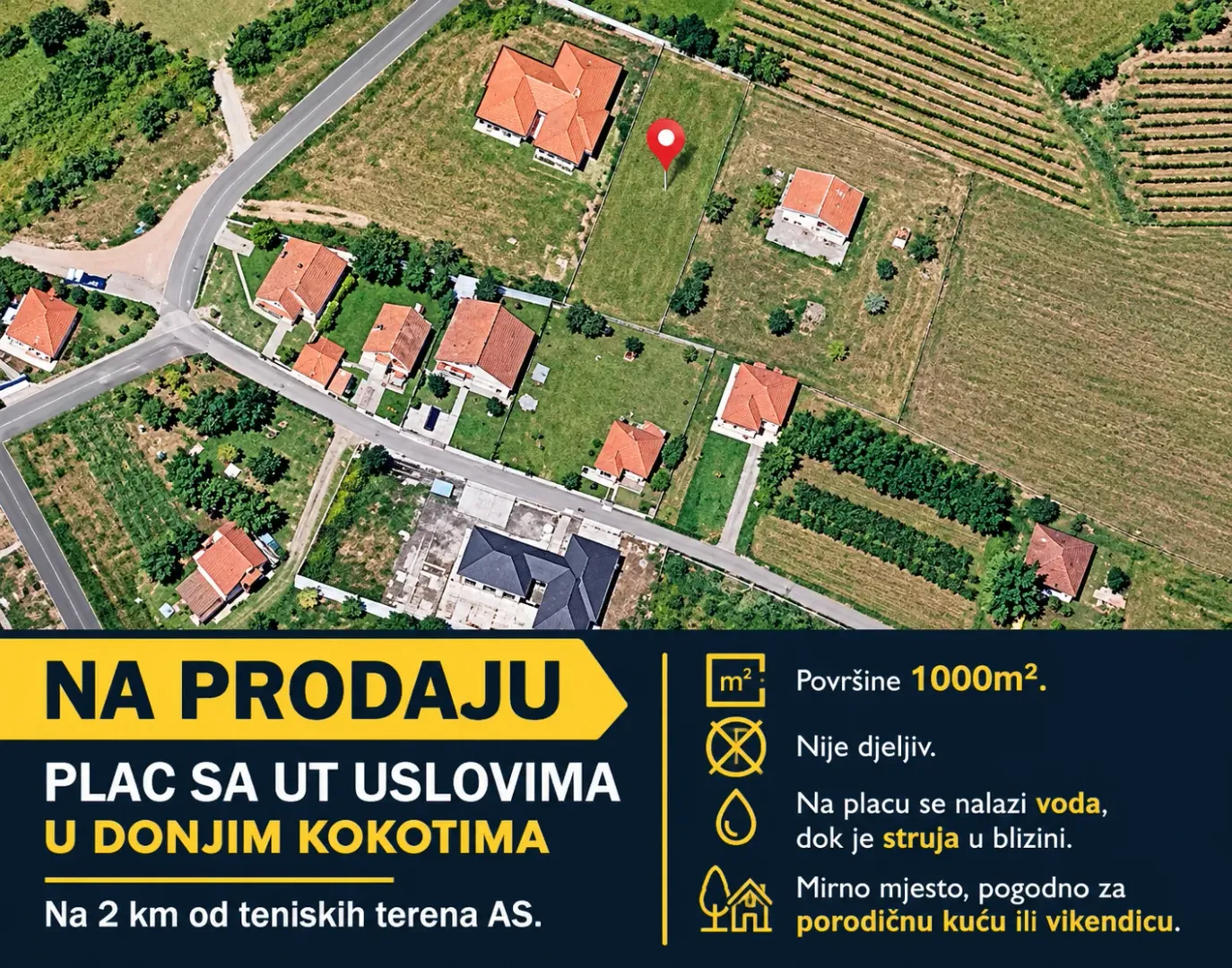 Pogled iz vazduha na građevinsko zemljište sa ucrtanom lokacijom i informativnim tekstom.