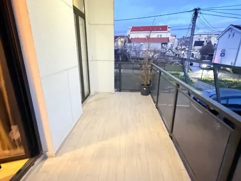 Izdavanje, četvorosoban stan, 75m², Blok 9, Podgorica - image 8