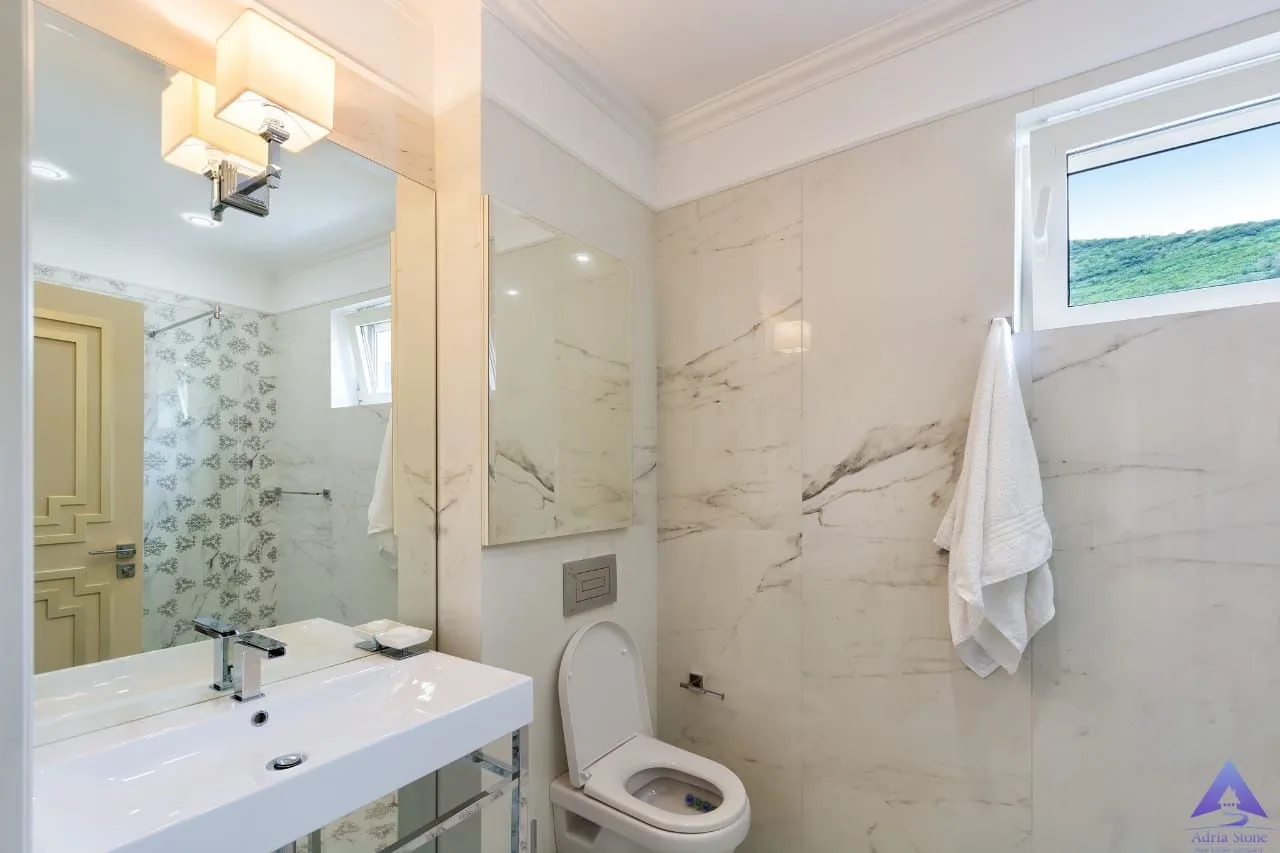Prodaja, kuća, 378m², Centar, Budva