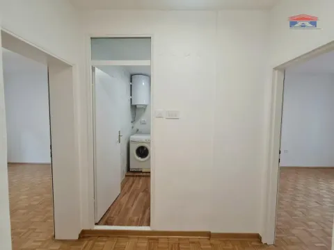 Izdavanje, poslovni prostor, 105m², Centar, Novi Sad - image 10