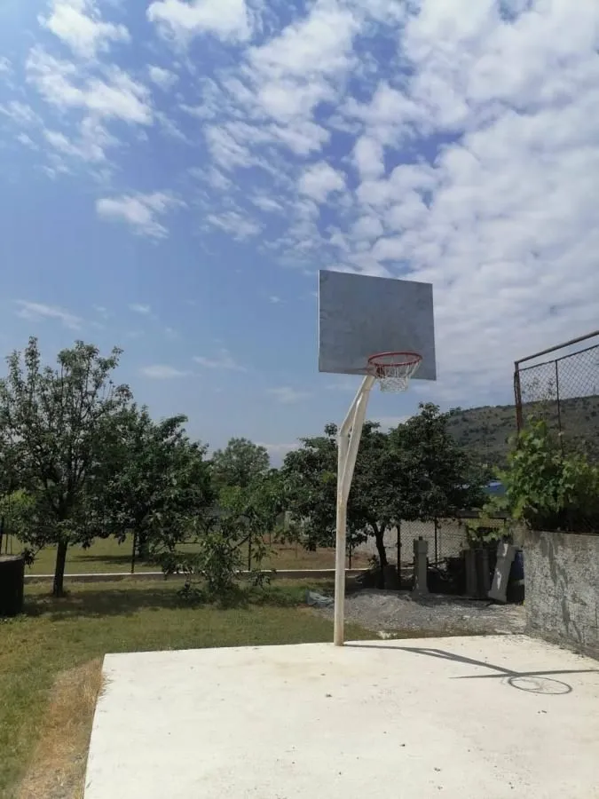 Prodaja, kuća, 350m², Tološi, Podgorica