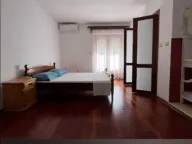 Izdavanje, kuća, 200m², Tološi, Podgorica - image 2