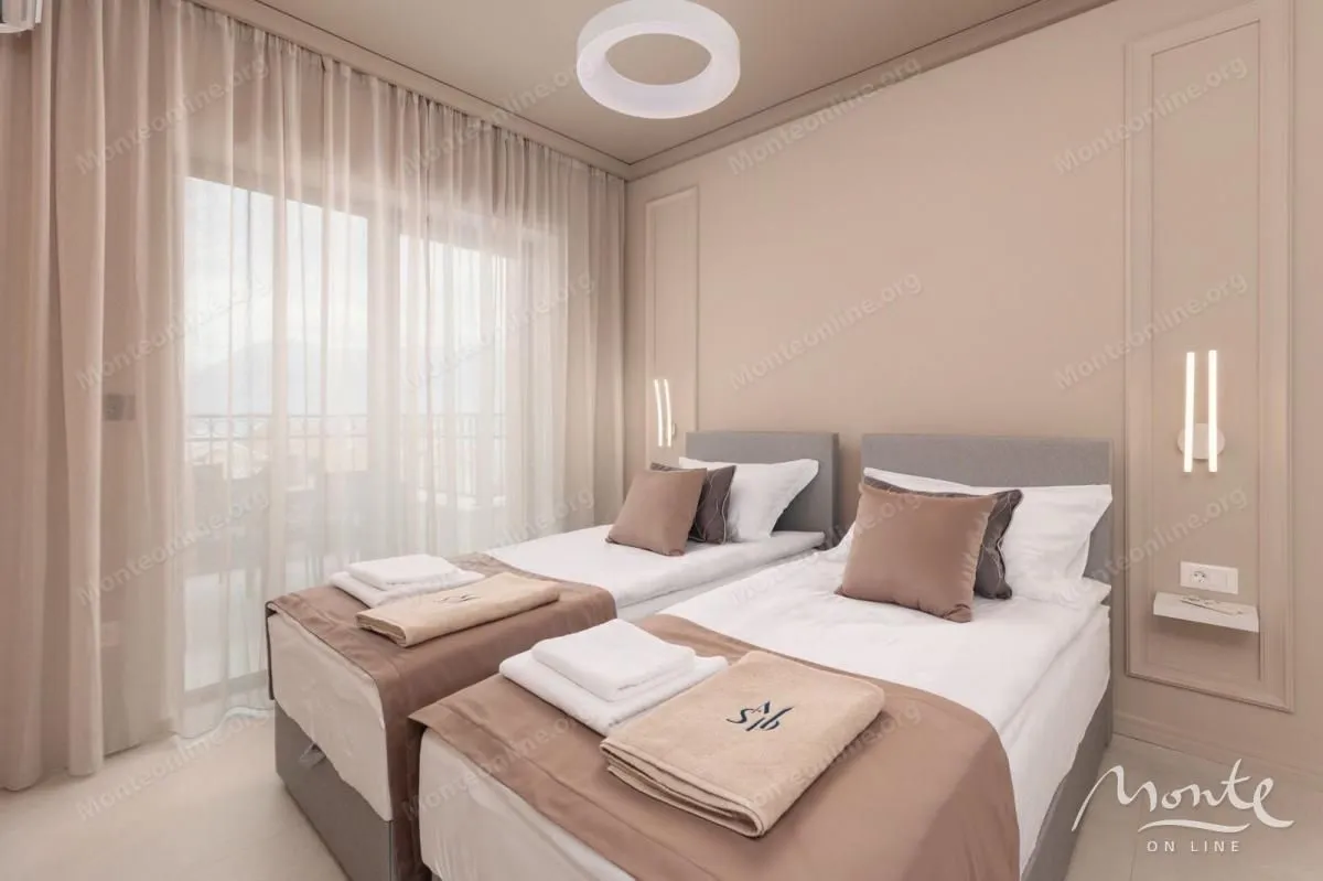 Prodaja, trosoban stan, 191m², Dobrota, Kotor