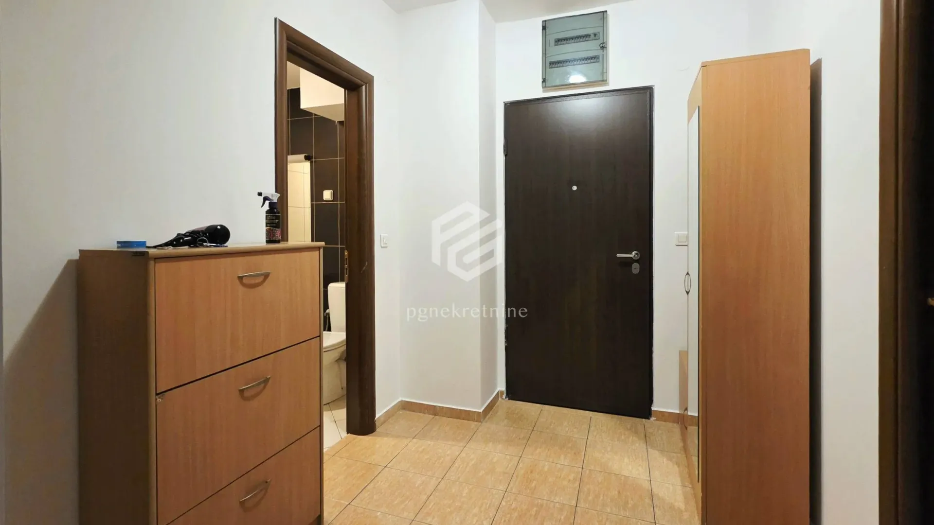 Izdavanje, dvosoban stan, 80m², City Kvart, Podgorica