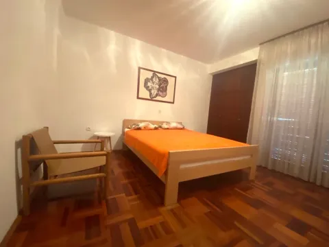 Izdavanje, kuća, 250m², Šušanj, Bar - image 8