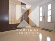 Izdavanje, kuća, 185m², Tološi, Podgorica - image 15
