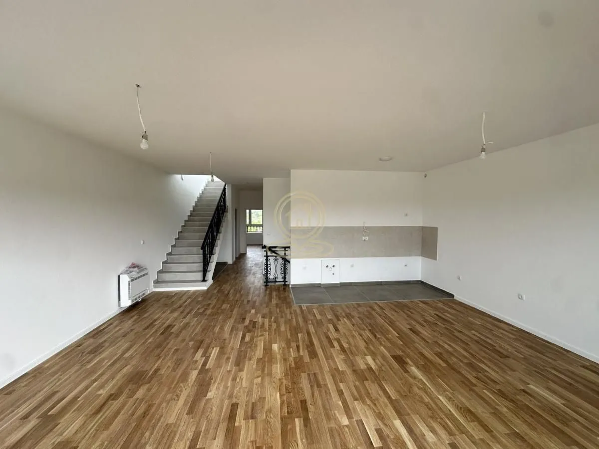 Prodaja, stan, 225m², Karagača, Petrovaradin