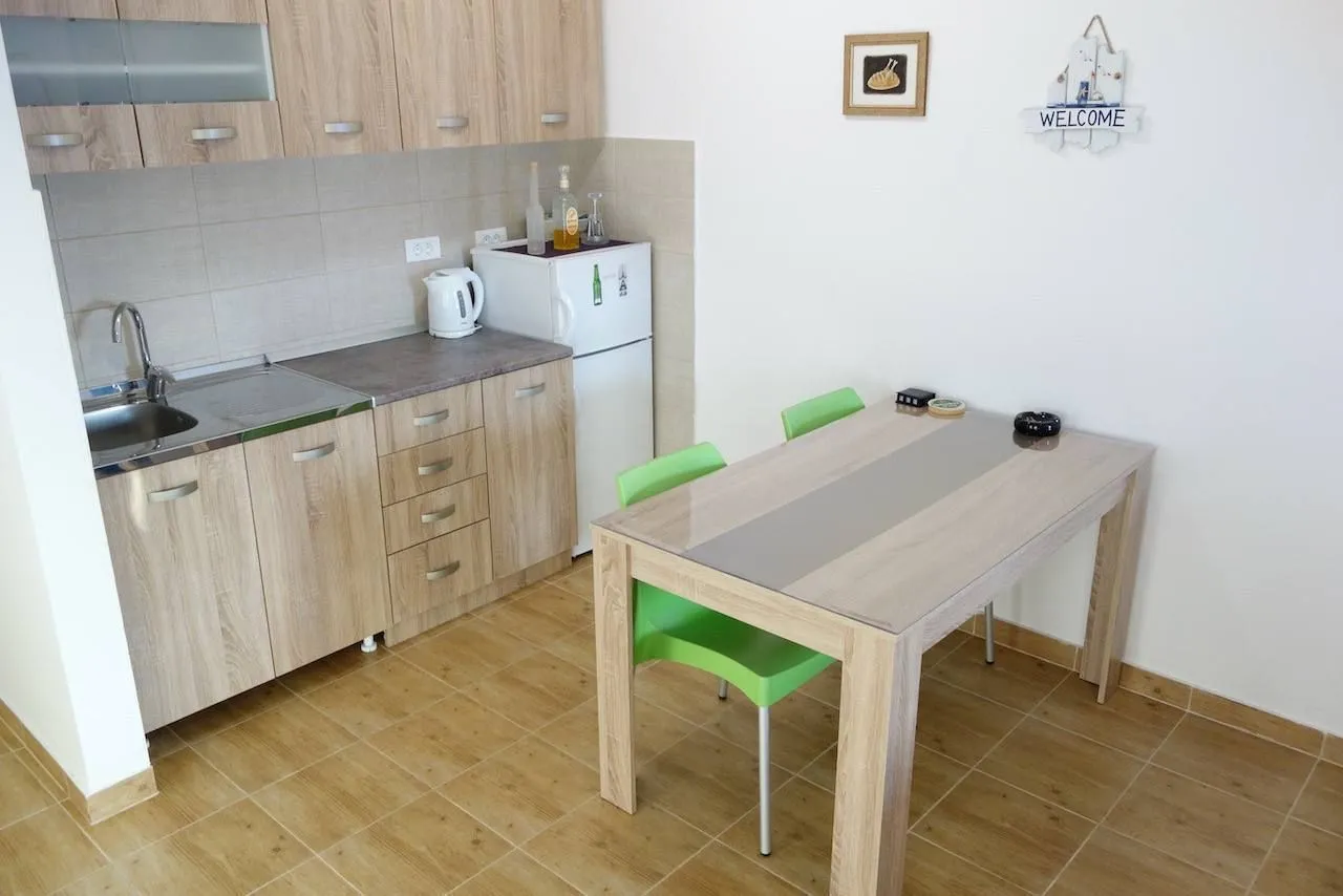 Rent, studio apartment, 40m², Pržno, Budva