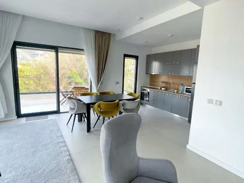 Izdavanje, dvosoban stan, 159m², Tivat, Crna Gora - image 3