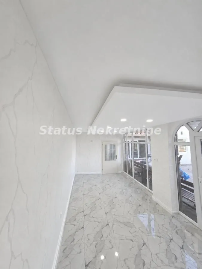 Izdavanje, kuća, 200m², Petrovaradin, Novi Sad