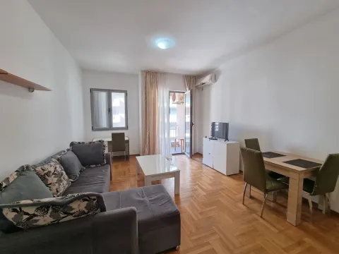 Rent, one bedroom apartment, 54m², Budva, Crna Gora - image 11