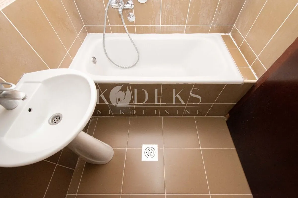Izdavanje, jednosoban stan, 46m², Blok 6, Podgorica