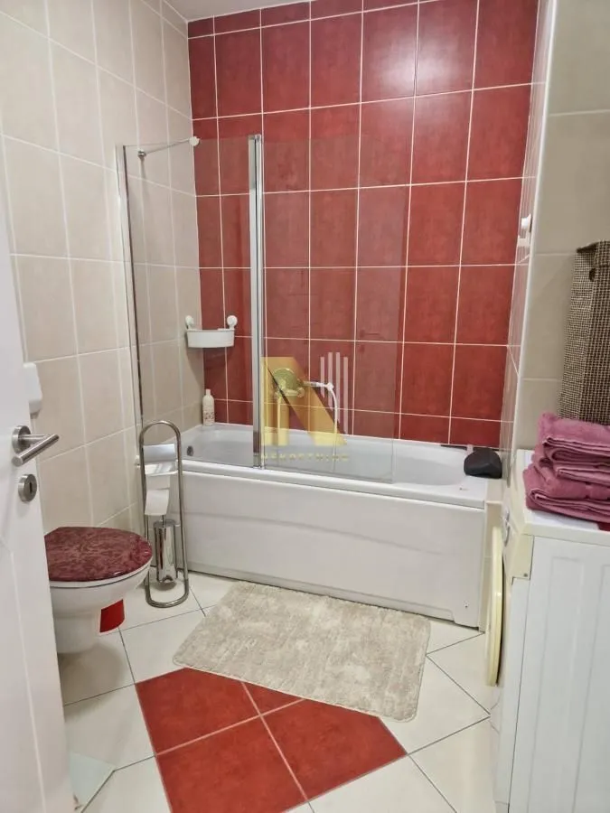 Izdavanje, dvosoban stan, 56m², Centar, Novi Sad