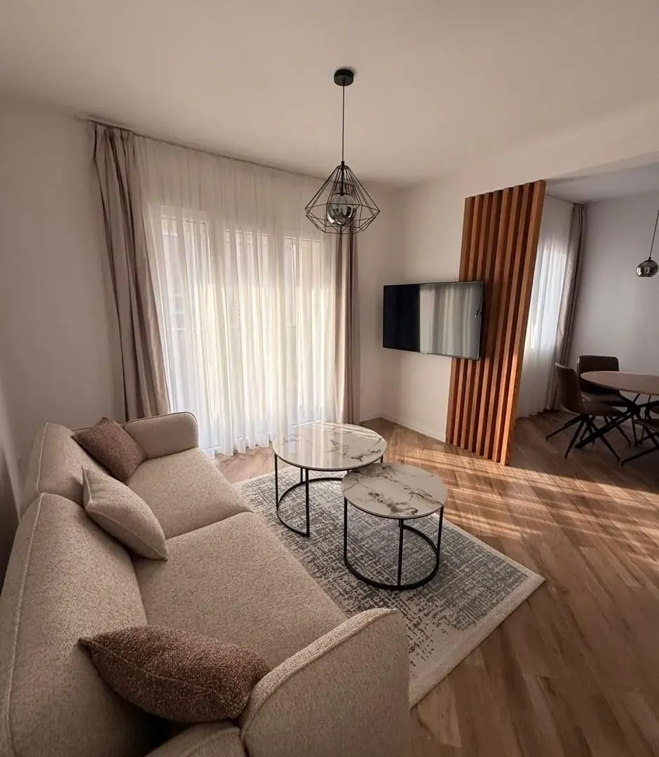 Izdavanje, dvosoban stan, 60m², Mažina, Tivat