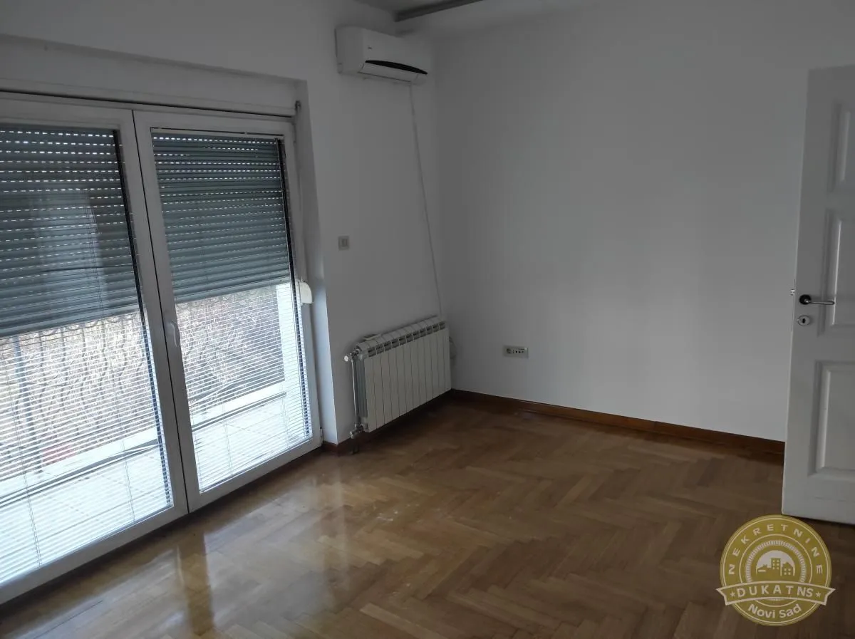 Prodaja, četvorosoban stan, 213m², Centar, Novi Sad