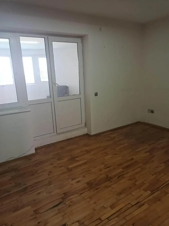 Izdavanje, kuća, 180m², Čukarica, Beograd