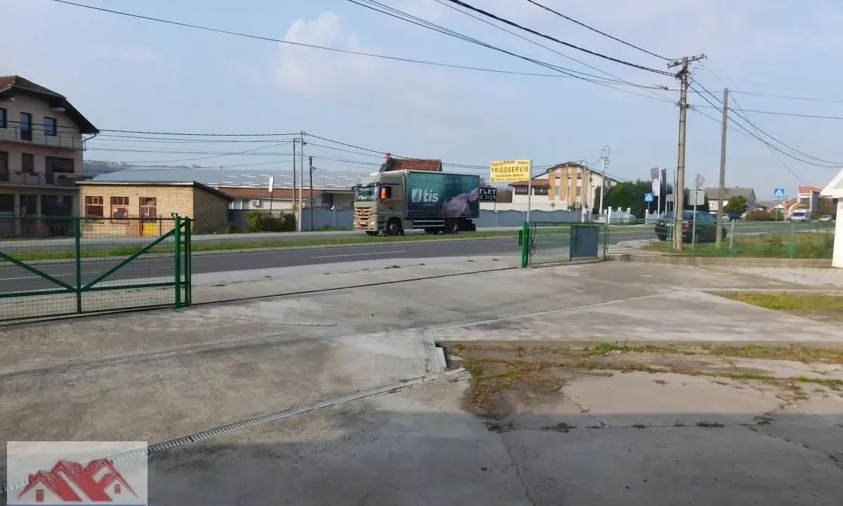 Izdavanje, poslovni prostor, 150m², Petrovac, Kragujevac