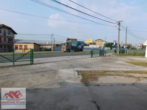 Izdavanje, poslovni prostor, 150m2, Petrovac, Kragujevac Izdavanje, poslovni prostor, 150m2, Petrovac, Kragujevac