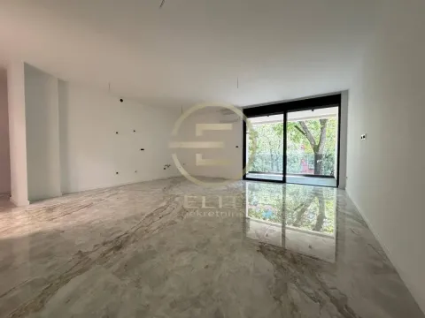 Izdavanje, stan, 126m², Stari grad, Novi Sad - image 2