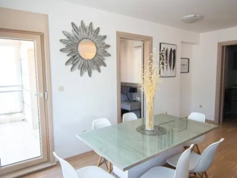 Izdavanje, dvosoban stan, 73m², Centar, Budva - image 10