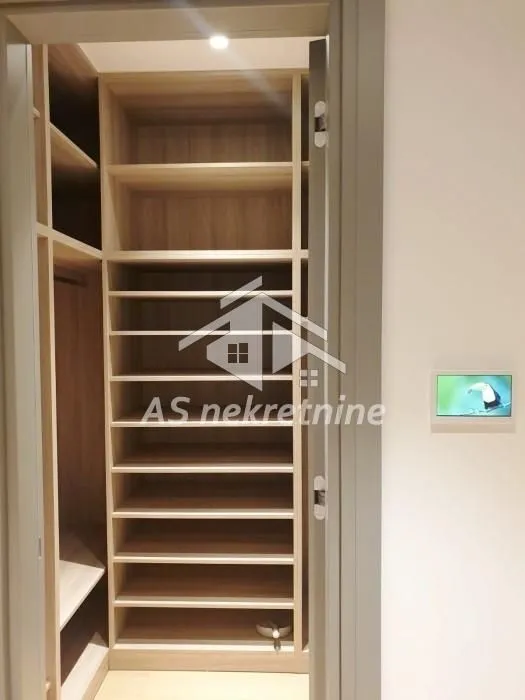 Izdavanje, dvosoban stan, 104m², Cvetni Trg, Vračar Sve Podlokacije