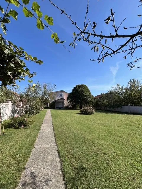 Rent, house, 350m², Donji Kokoti, Podgorica