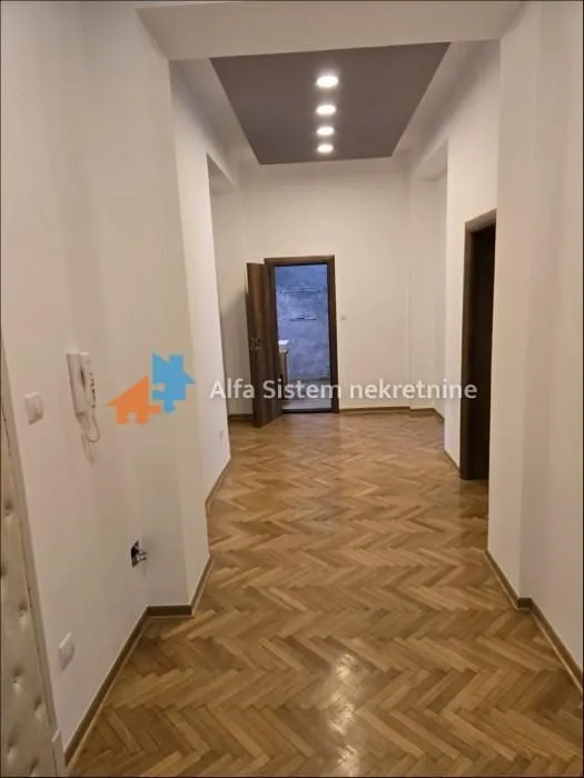 Izdavanje, četvorosoban stan, 100m², Savski Venac, Beograd