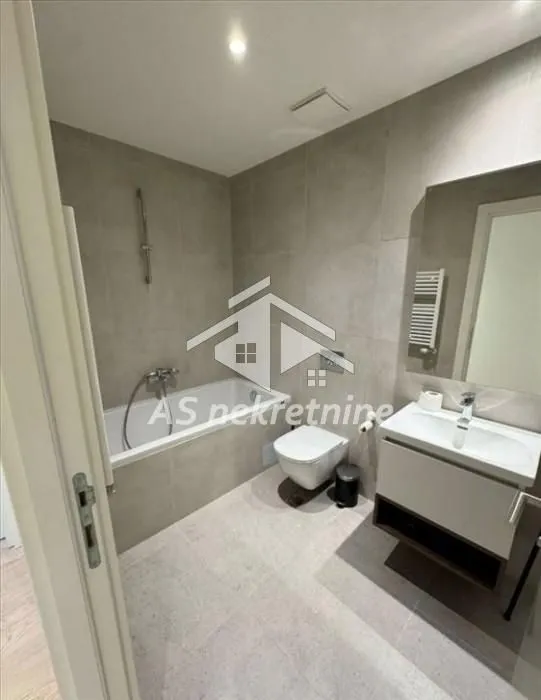 Izdavanje, četvorosoban stan, 110m², Savski Venac, Beograd