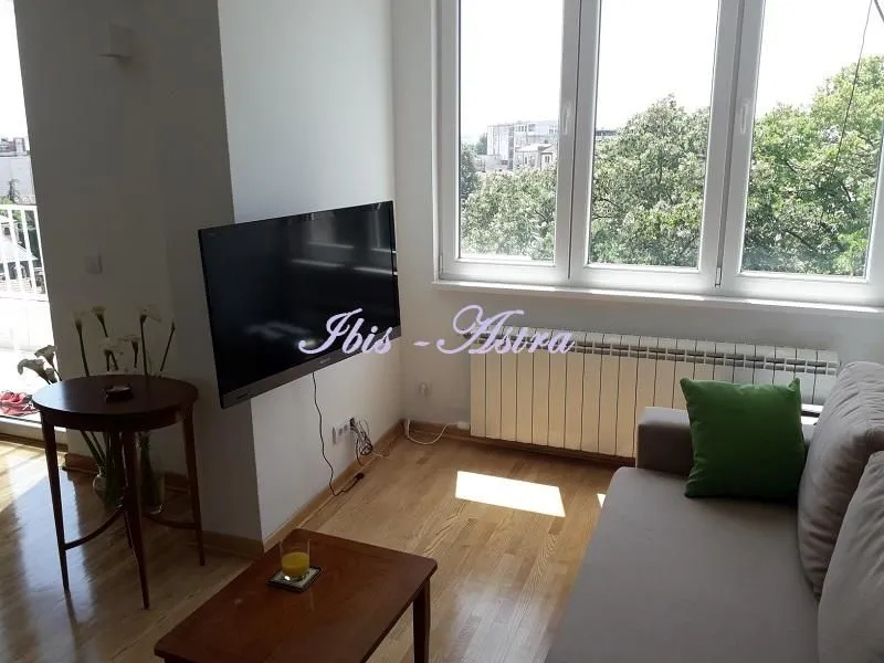 Sale, two bedroom apartment, 49m², Kalenić Pijaca, Vračar Sve Podlokacije