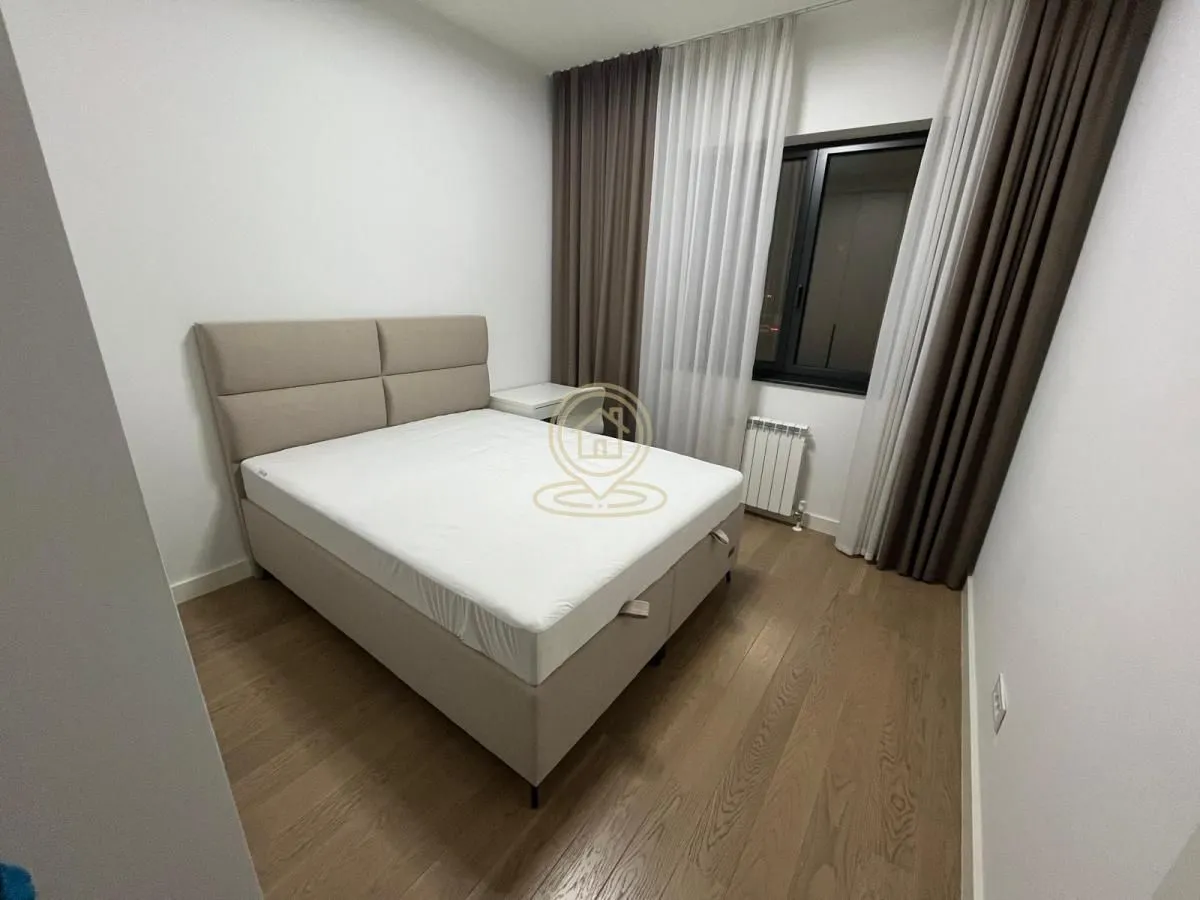 Izdavanje, trosoban stan, 80m², Savski Venac, Beograd