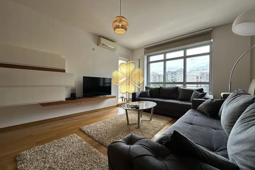 Izdavanje, trosoban stan, 100m², Blok 6, Podgorica