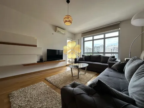 Izdavanje, trosoban stan, 100m2, Blok 6, Podgorica Izdavanje, trosoban stan, 100m2, Blok 6, Podgorica
