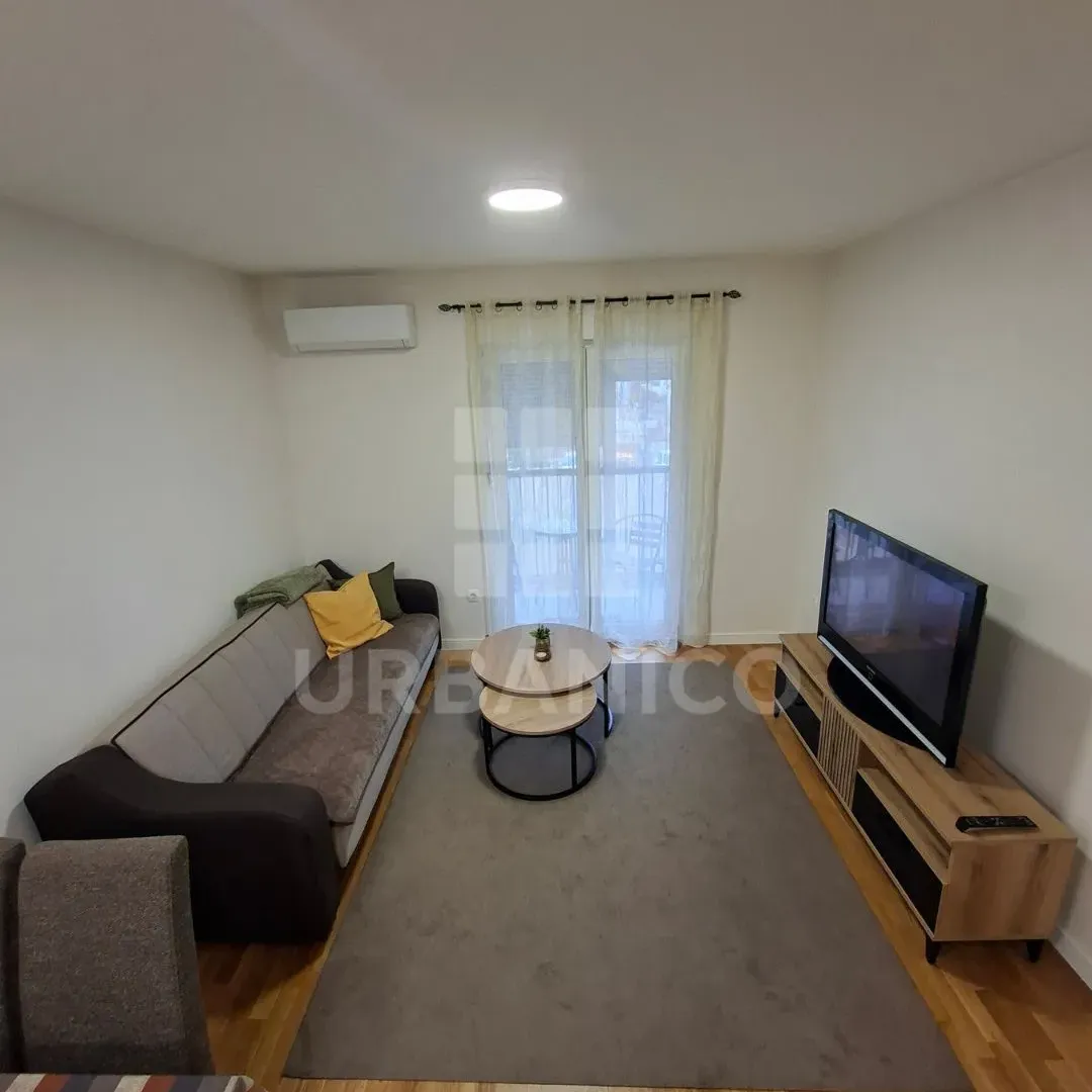Izdavanje, jednosoban stan, 42m², Pobrežje, Podgorica
