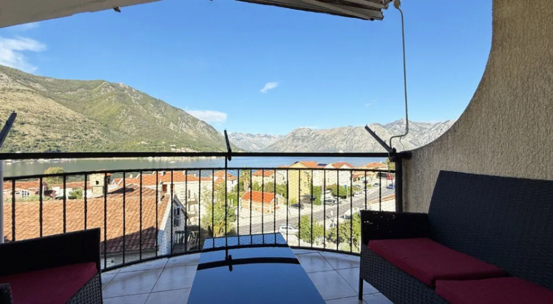 Sale, three bedroom apartment, 120m², Dobrota, Kotor