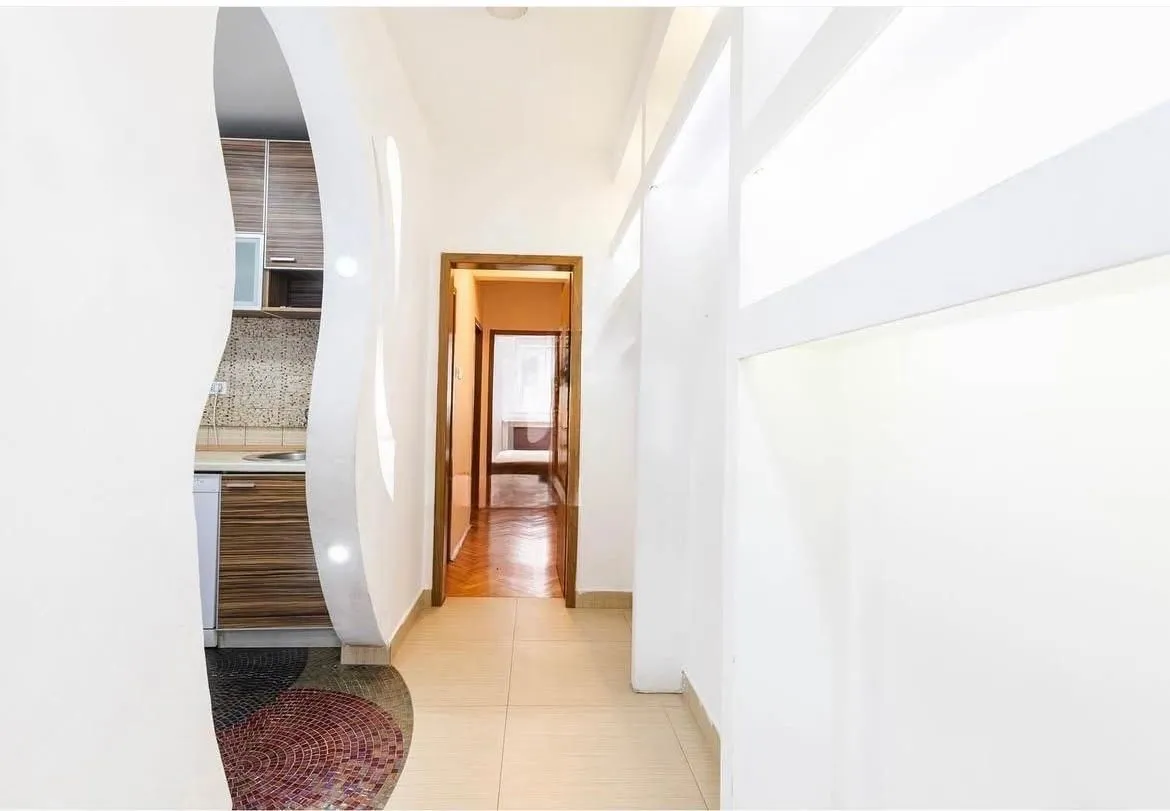 Izdavanje, dvosoban stan, 68m², Stari Aerodrom, Podgorica