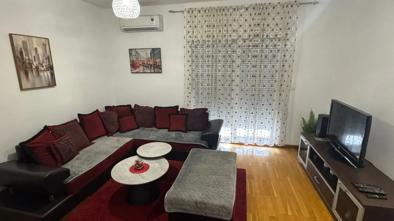 Izdavanje, dvosoban stan, 74m², City Kvart, Podgorica
